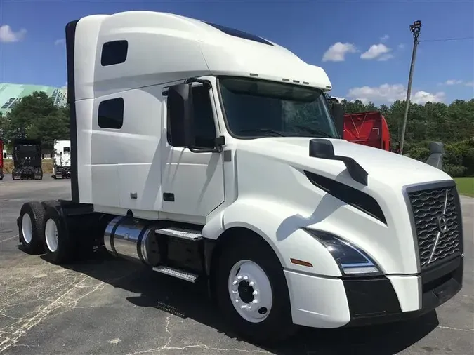 2020 VOLVO VNL760