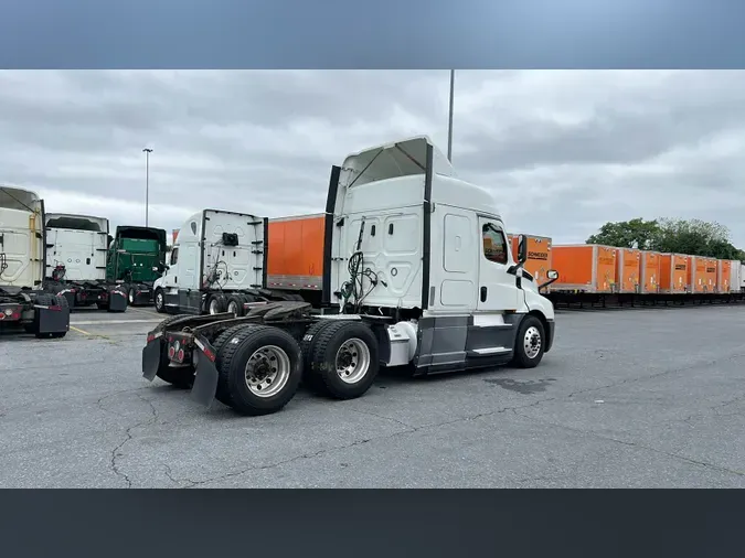 2020 Freightliner Cascadia 126