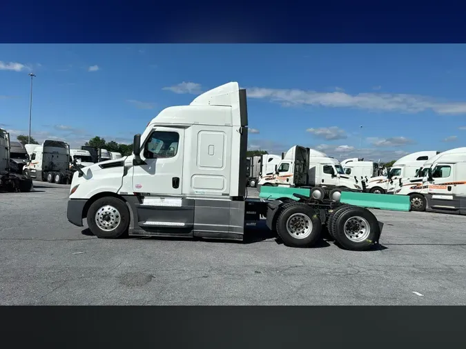 2022 Freightliner Cascadia 126