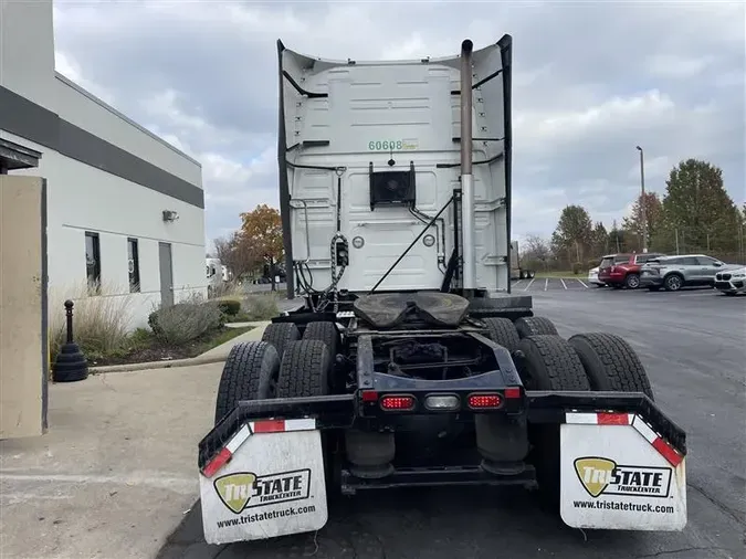 2021 VOLVO VNL64T760