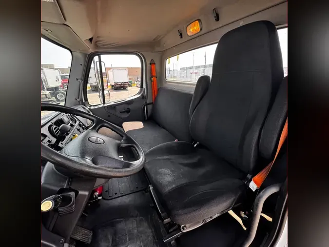 2018 FREIGHTLINER M2 106