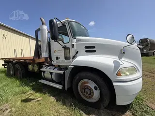 2004 MACK VISION CX613