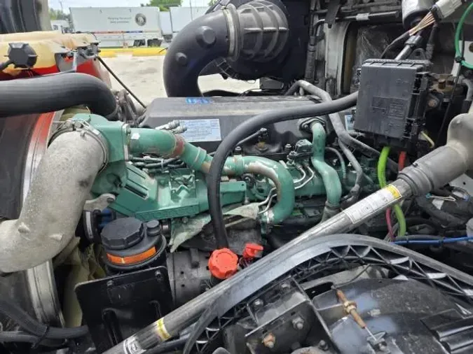 2016 Volvo VNL64T300