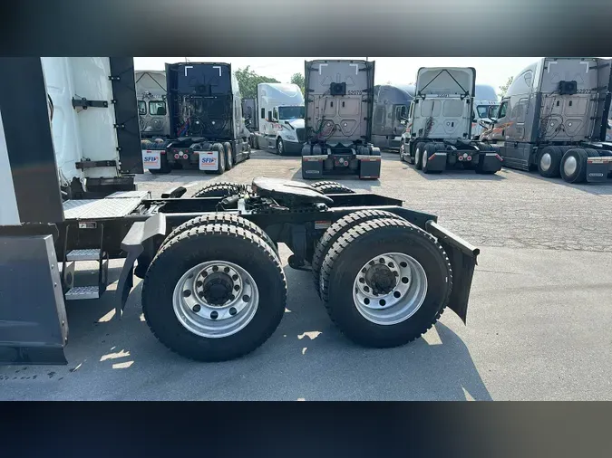 2021 Freightliner Cascadia 126