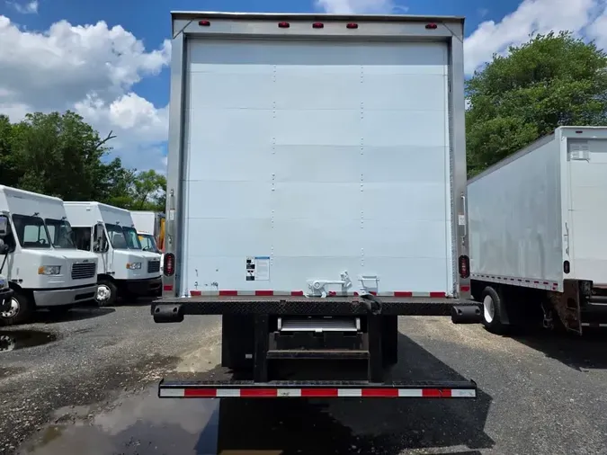2018 FREIGHTLINER M2 106