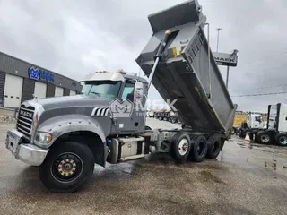 2021 MACK GU713