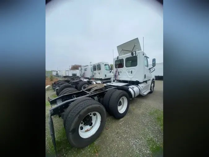 2020 FREIGHTLINER/MERCEDES NEW CASCADIA PX126641f9825e48b7354c22123f0ae1e4993cd