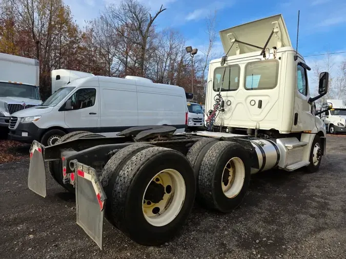 2019 FREIGHTLINER/MERCEDES NEW CASCADIA PX126641f9b9ea7ff4ff261dfb623df8ce182b2