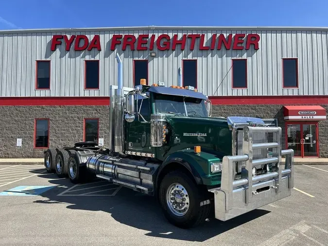 2022 Western Star 4900 SF