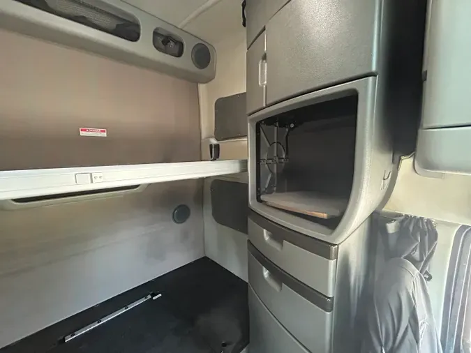 2021 Volvo VNL 860