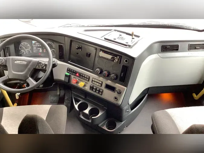 2022 Freightliner Cascadia 1261fa00ee3e421757c76fa1fac7e72c0cf