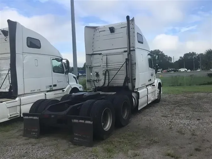 2013 VOLVO VNL670