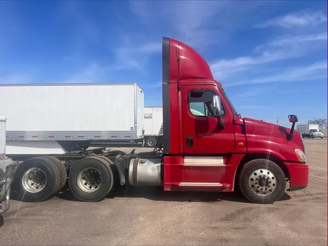 2014 FREIGHTLINER/MERCEDES CASCADIA 125