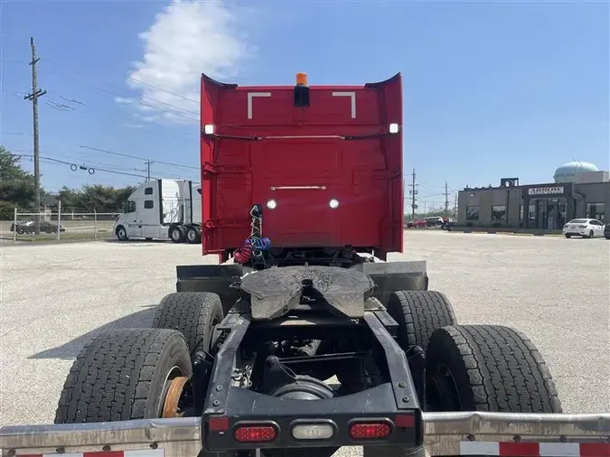 2021 VOLVO VNL740