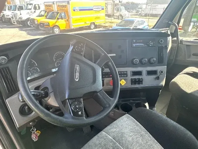 2018 Freightliner T12664ST