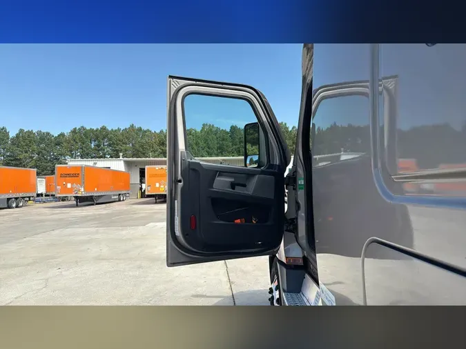2022 Freightliner Cascadia 126