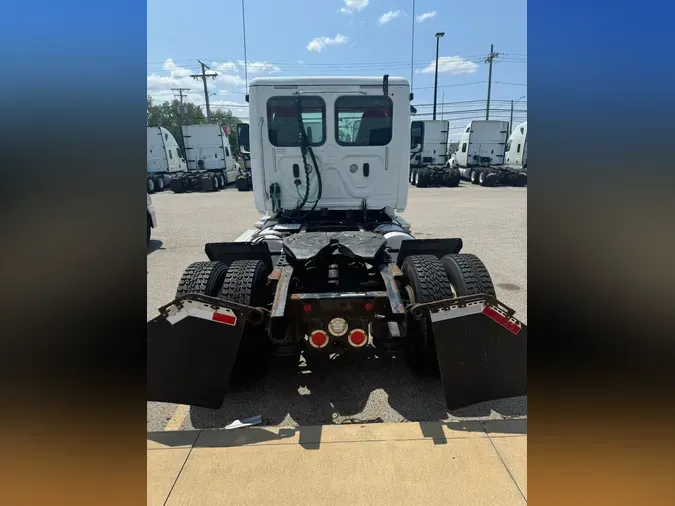 2017 FREIGHTLINER/MERCEDES CASCADIA 125