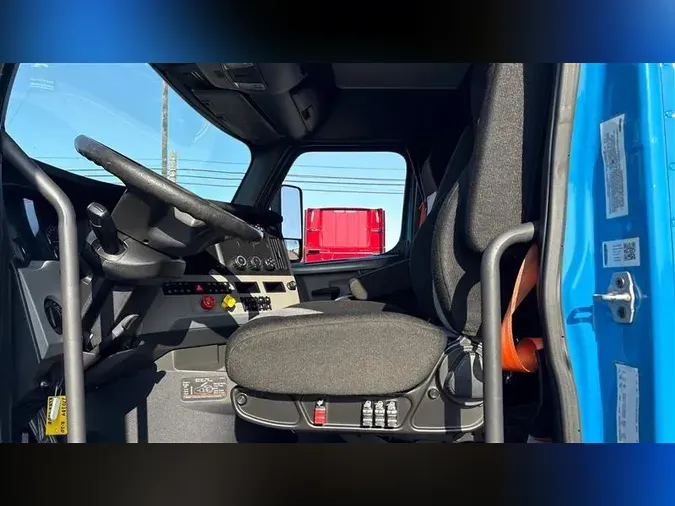 2019 FREIGHTLINER CASCADEVO1