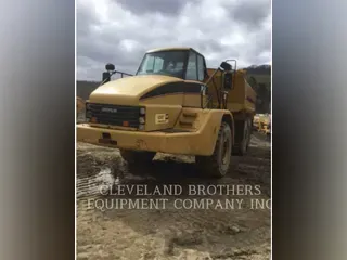 2004 CATERPILLAR 735