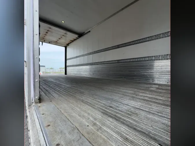 2016 FREIGHTLINER M2 106