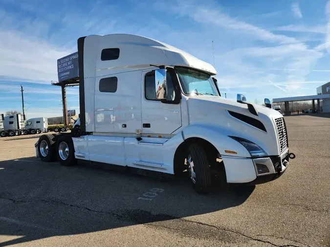 2025 VOLVO VNL64T760