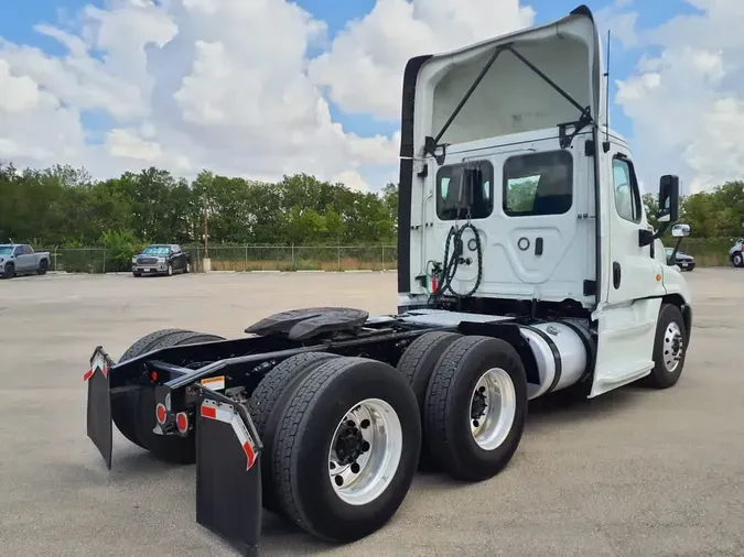 2019 FREIGHTLINER CASCADIA 125