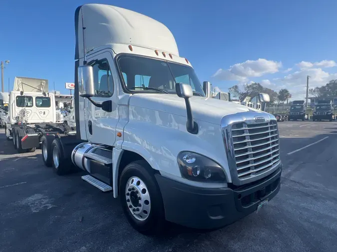 2018 FREIGHTLINER/MERCEDES CASCADIA 125