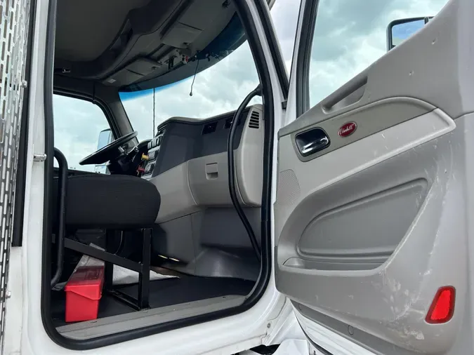 2020 Peterbilt 567