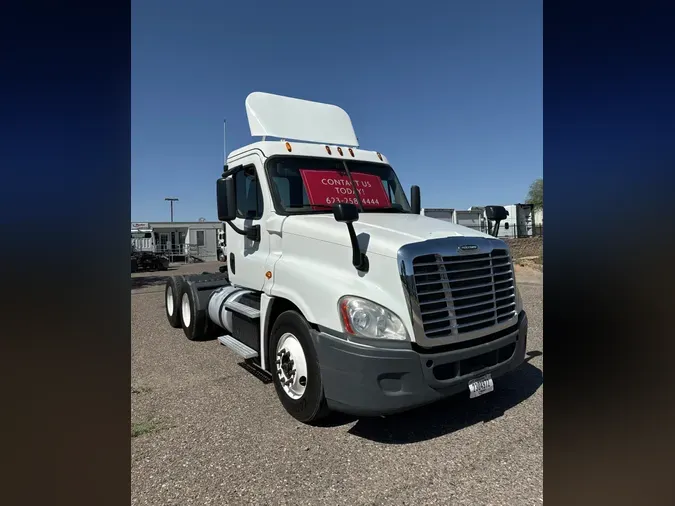 2015 FREIGHTLINER/MERCEDES CASCADIA 125