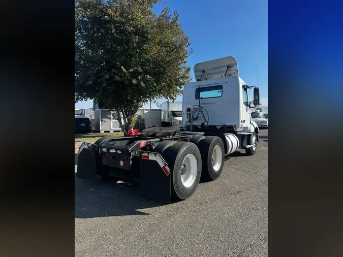 2019 VOLVO VNL64T-300