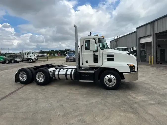 2022 MACK AN64T