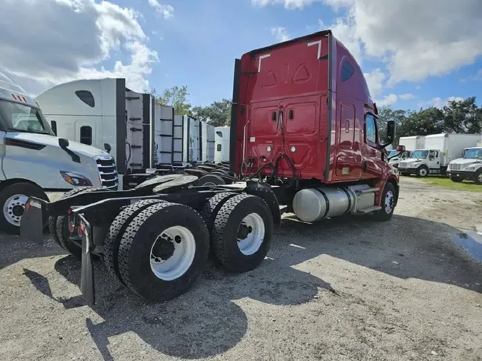 2020 FREIGHTLINER Cascadia 126