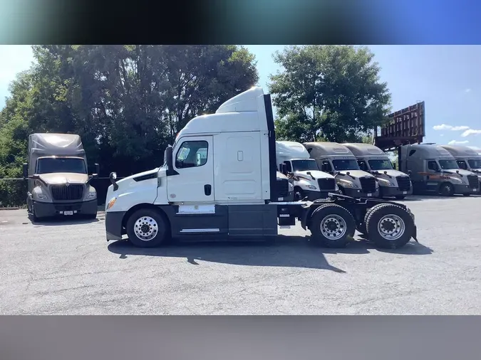 2020 Freightliner Cascadia 126