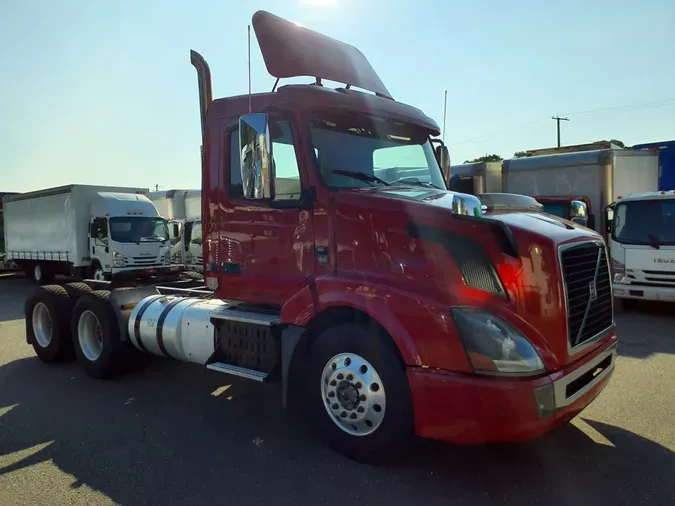 2017 VOLVO VNL64TRACTOR