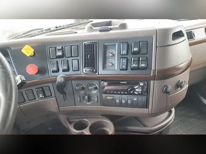 2018 VOLVO VNL670