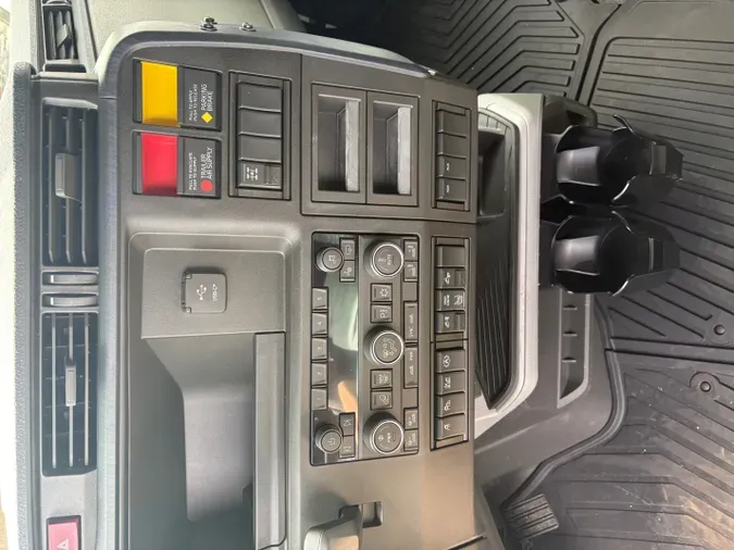 2026 VOLVO TRUCK VNL64TV04