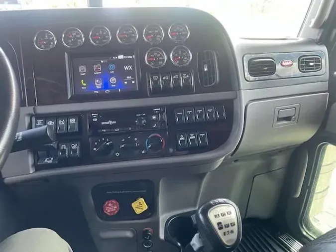 2022 Peterbilt 389