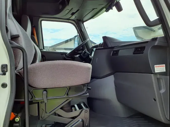 2019 NAVISTAR INTERNATIONAL LT625 SLPR CAB