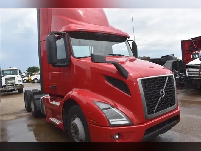 2019 VOLVO VNR64T300