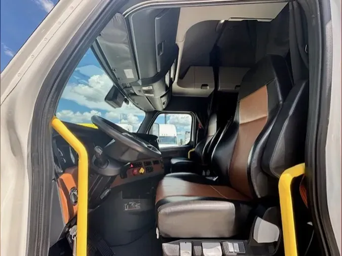 2022 Freightliner Cascadia 126