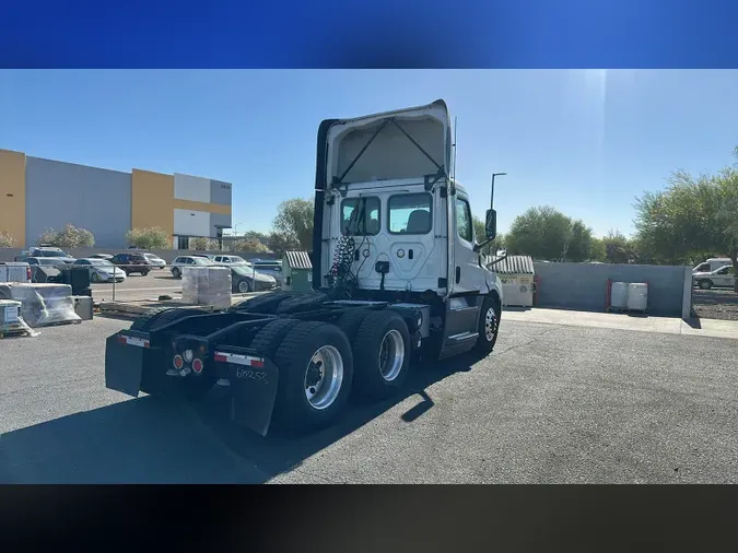 2019 Freightliner Cascadia 126