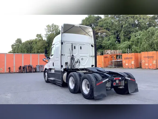2020 Freightliner Cascadia 126