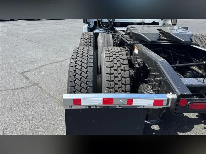 2019 FREIGHTLINER CA126