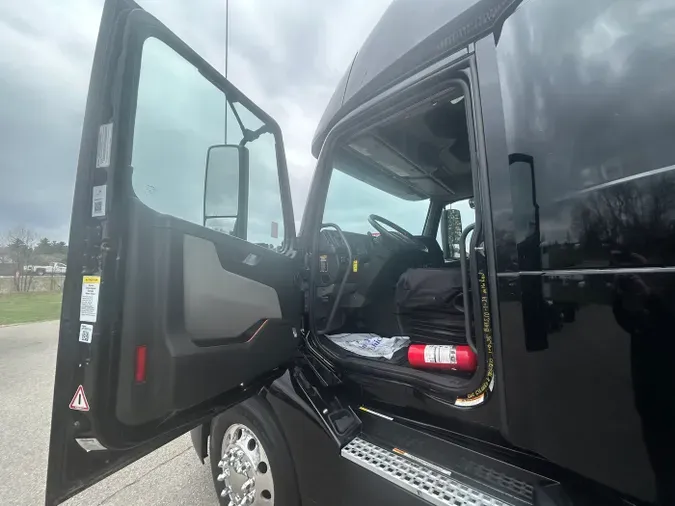 2021 Volvo VNL 860