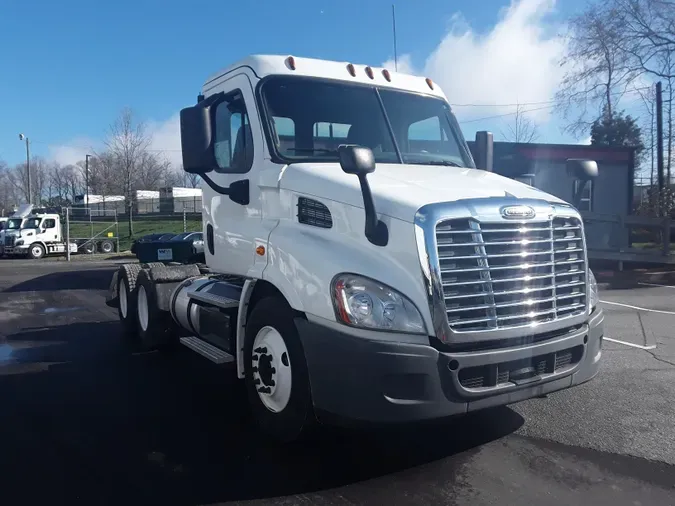 2017 FREIGHTLINER/MERCEDES CASCADIA 113