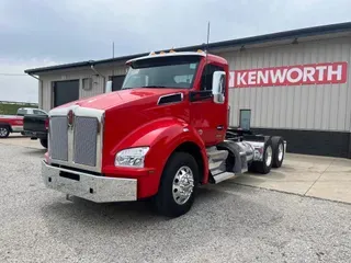 2025 Kenworth T880