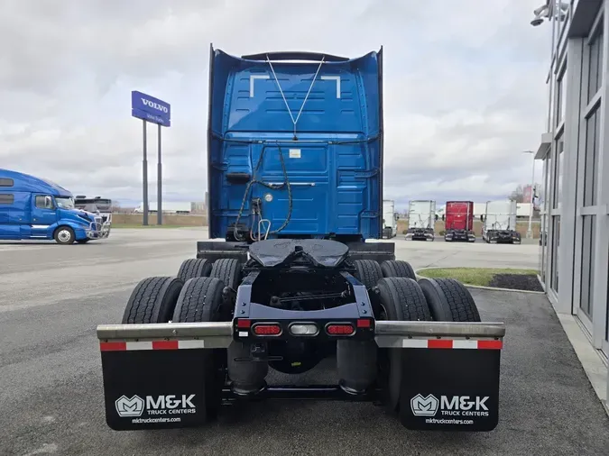 2025 VOLVO VNL64T860