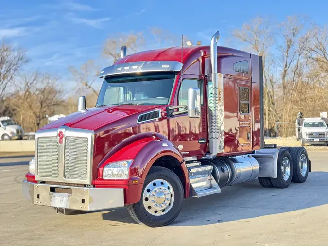 2021 KENWORTH T880