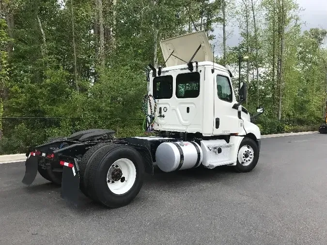 2018 Freightliner T12642ST