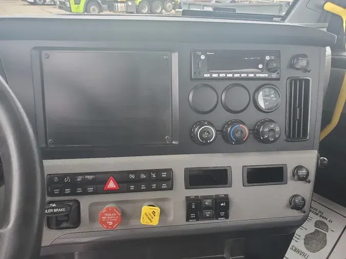 2022 FREIGHTLINER Cascadia 116